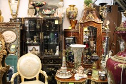 Secrets Revealed: The Art of Getting the Best Deals in the Antiquing World